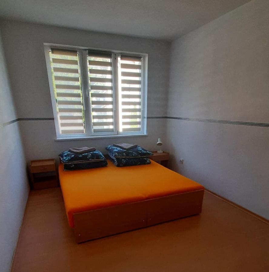 Bed & Breakfast Dom Letniskowy Helena *